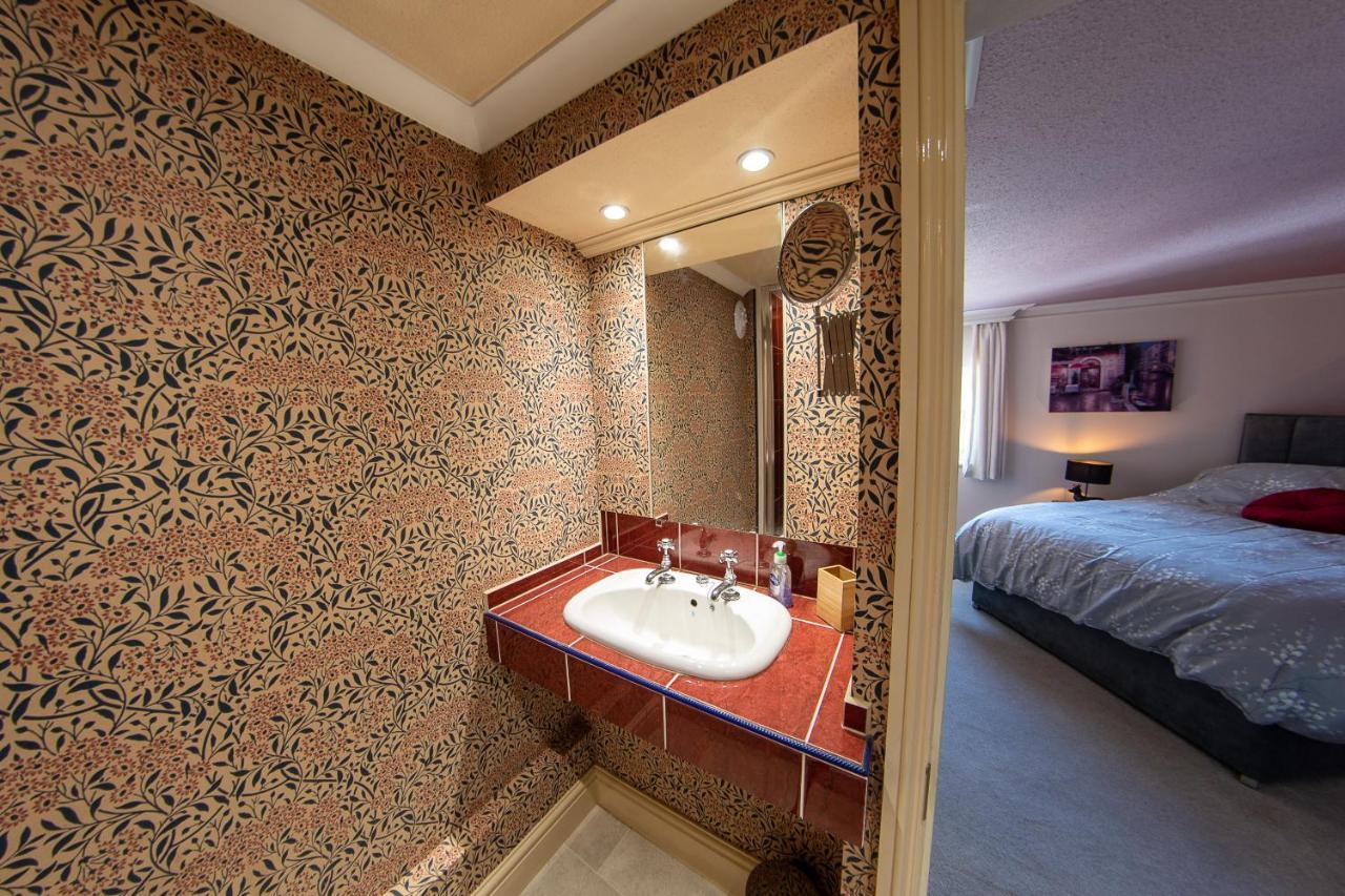 3, The Dolphin, 49 Quay Street - Stunning Apartment - Quintessential - Quay Views - Sleeps 2-4 People Newport  Zewnętrze zdjęcie