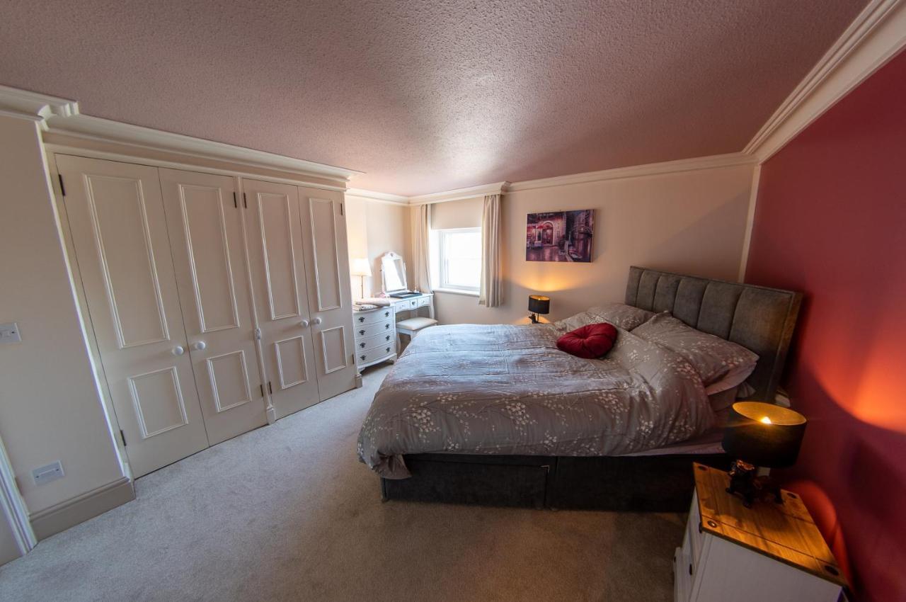 3, The Dolphin, 49 Quay Street - Stunning Apartment - Quintessential - Quay Views - Sleeps 2-4 People Newport  Zewnętrze zdjęcie